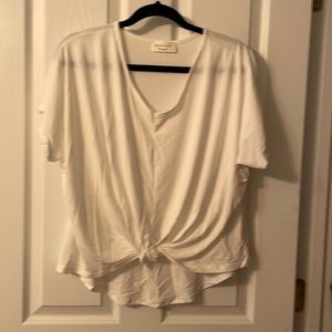 Super comfortable lightweight white flowing shirt Size M